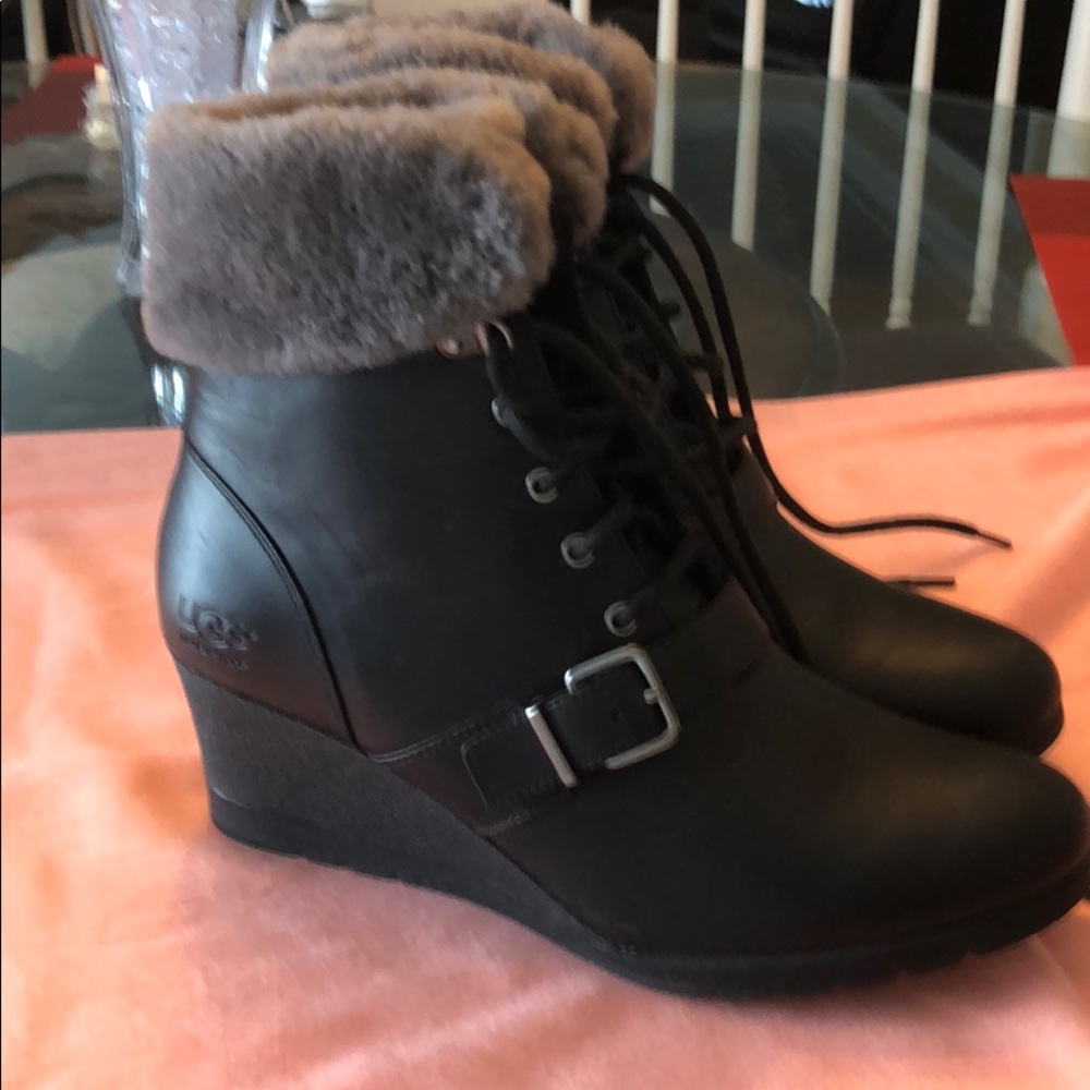 Black and gray UGG Women’s Janney wedge bootie.